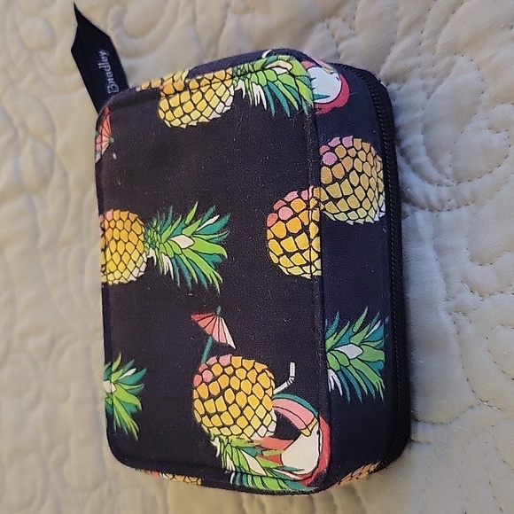 Vera Bradley Cotton Essential Travel Pill Case Pineapple print - Picture 4 of 8